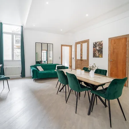 L'emeraude - Centre, Spacieux & Equipe Apartament *